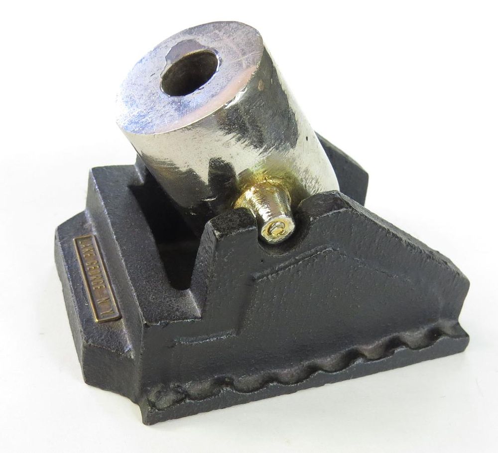 Lot 470: A MODEL REVOLUTIONARY WAR MORTAR