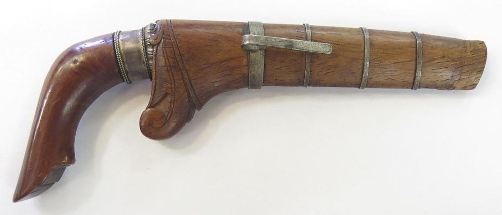 Lot 487: A WOMANS BADEK DAGGER