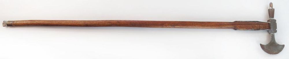 Lot 490: A HUNGARIAN FOKOS AXE