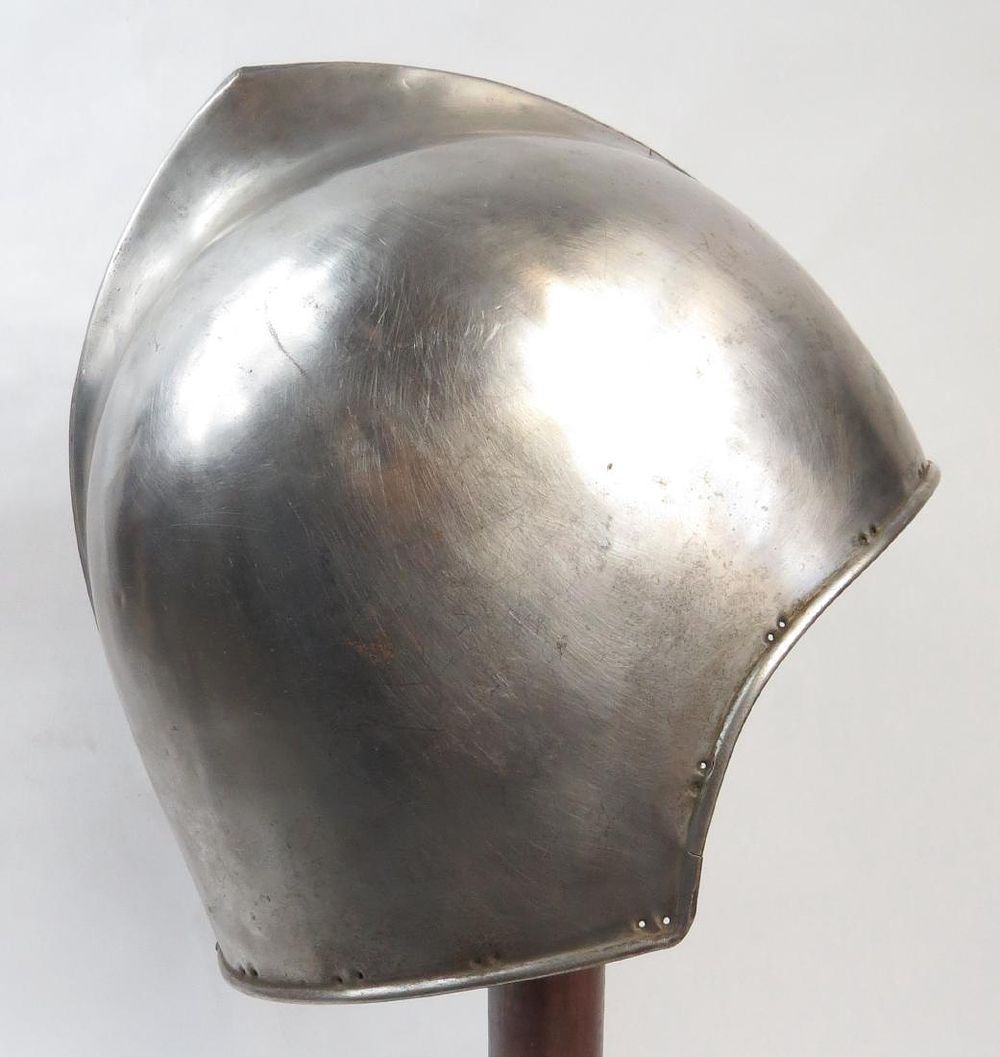Lot 492: A VICTORIAN-ERA CRESTED HELMET