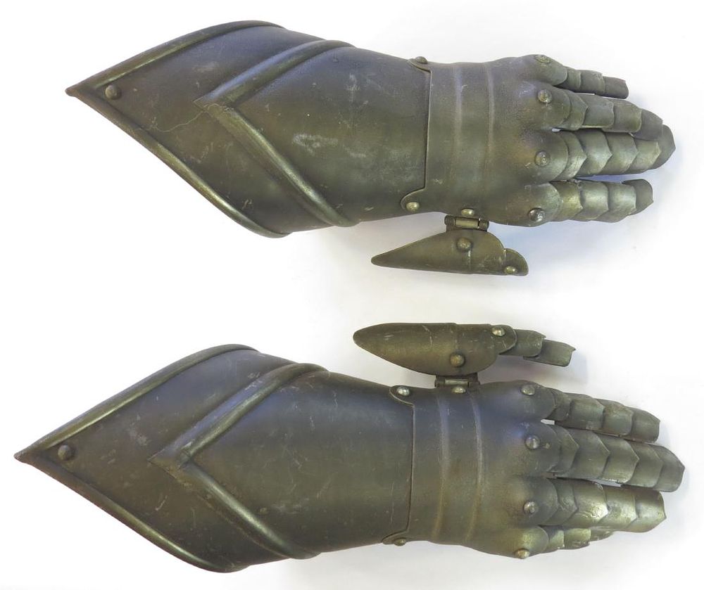 Lot 497: A PAIR OF ARMOR GAUNTLETS