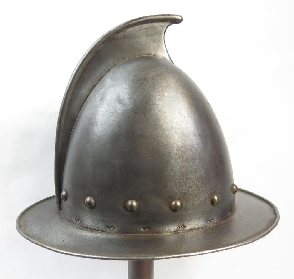 Lot 516: A VICTORIAN-ERA CRESTED CABASSET HELMET