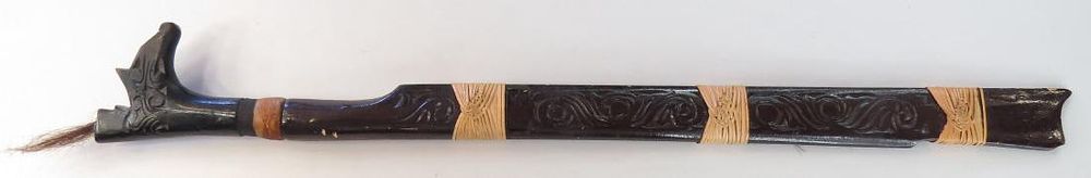 Lot 519: A DECORATIVE DAYAK MANDAU SWORD