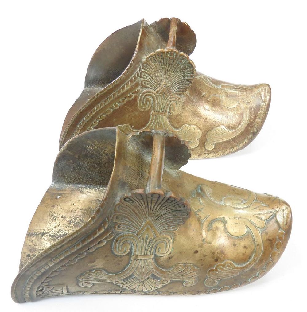 Lot 161: A RARE PAIR OF SPANISH COLONIAL BOOT STIRRUPS