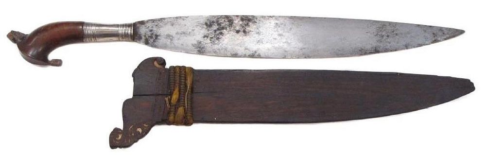 Lot 163: A MORO BARONG SWORD