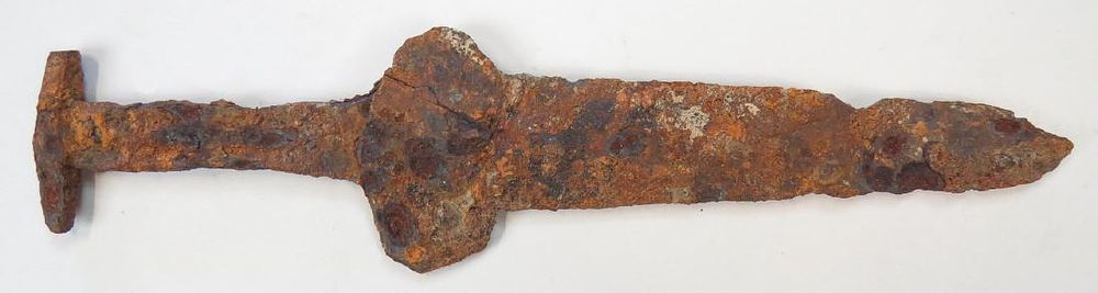 Lot 175: A RARE SCYTHIAN AKINAKES SWORD