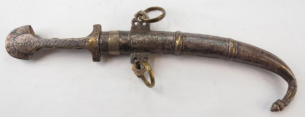 Lot 185: A MOROCCAN KOUMIYYA DAGGER