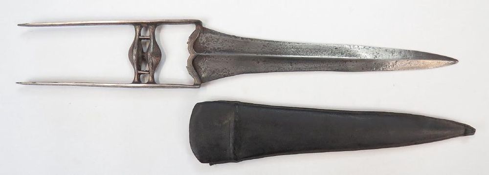 Lot 190: AN INDIAN KATAR DAGGER