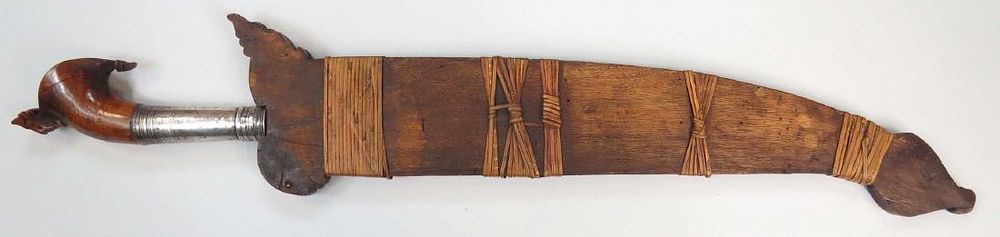 Lot 198: A MORO BARONG SWORD