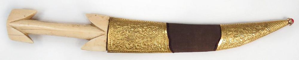 Lot 209: AN ALBANIAN KHANJAR DAGGER
