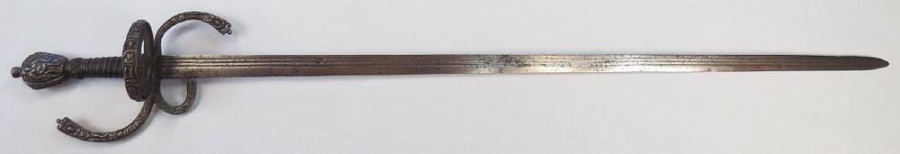Lot 212: A EUROPEAN RAPIER-BACKSWORD
