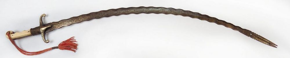 Lot 213: A RARE MUGHAL ZULFIKAR SHAMSHIR