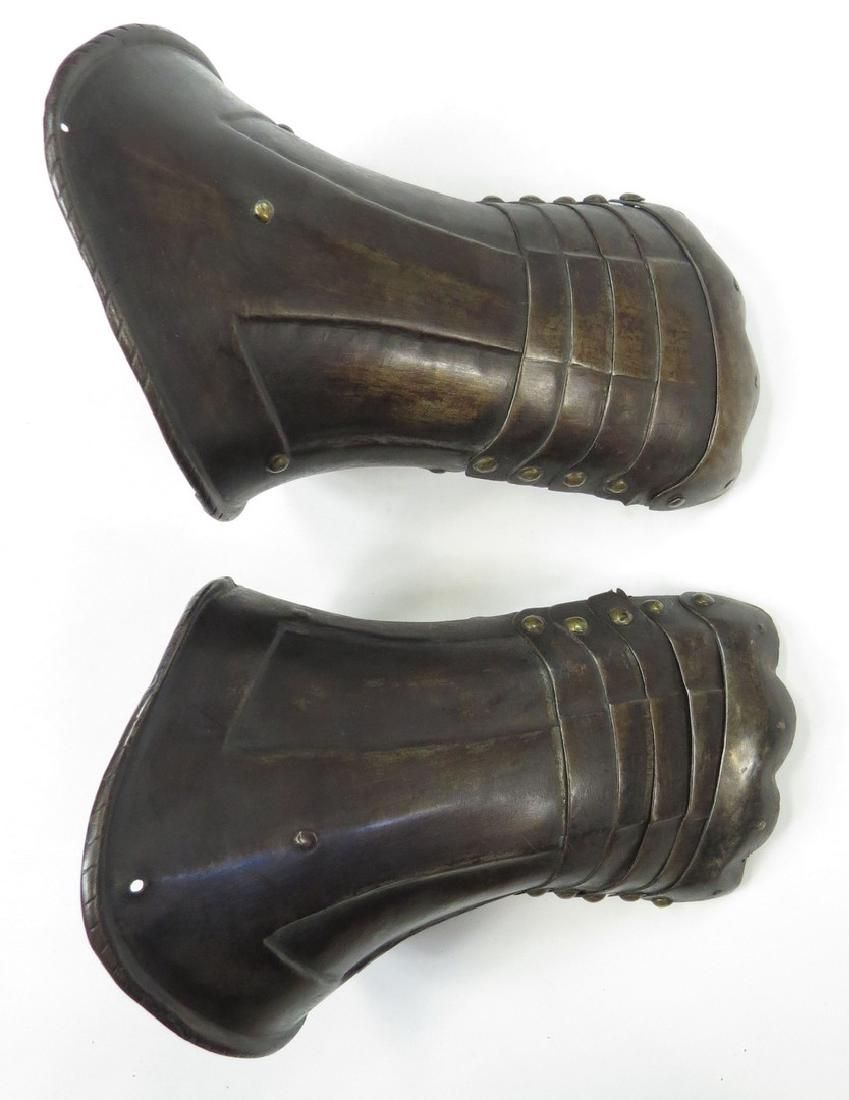 Lot 215: A PAIR OF ARMOR ELEMENTS GAUNTLETS
