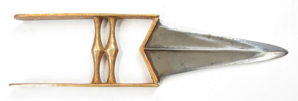 Lot 228: A MUGHAL INDIAN KATAR DAGGER