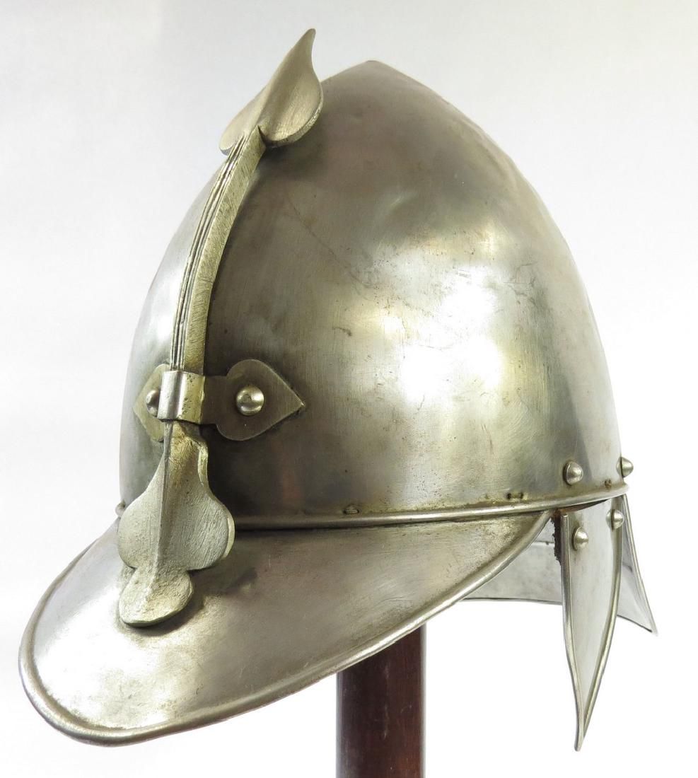 Lot 234: A VICTORIAN-ERA OTTOMAN HELMET