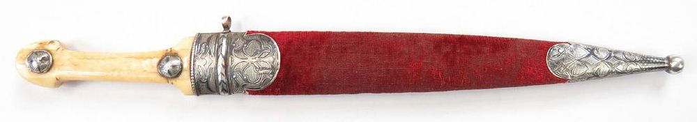 Lot 236: A RARE CIRCASSIAN KINDJAL DAGGER