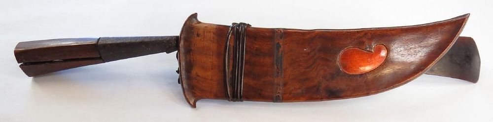 Lot 253: A JAVANESE WEDUNG KNIFE