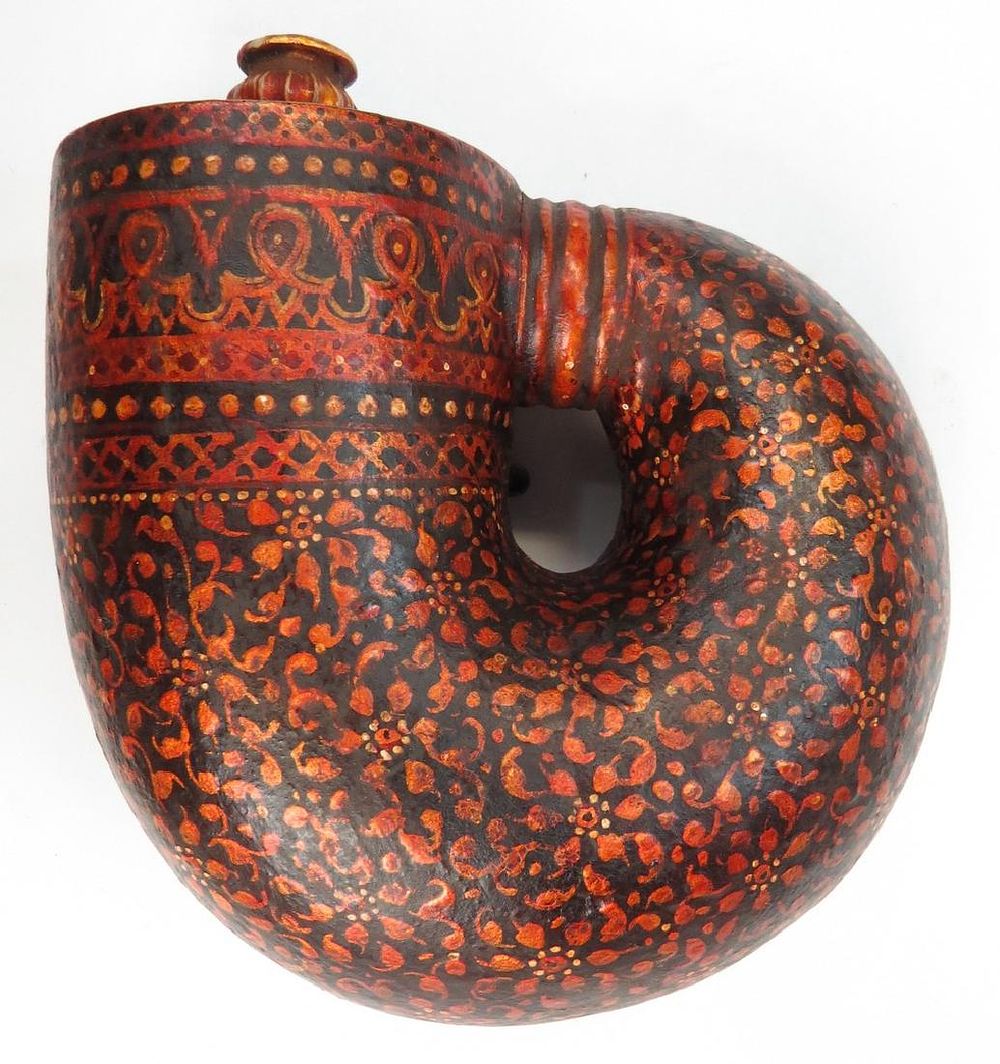 Lot 263: A MUGHAL BARUTDAN POWDERHORN