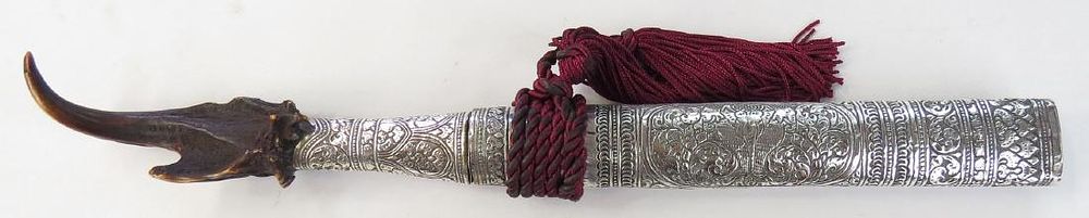 Lot 279: A FINE BURMESE DHA DAGGER