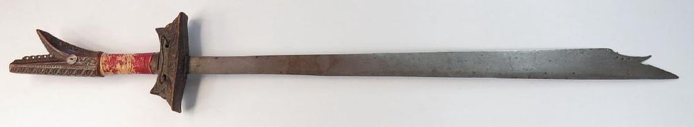 Lot 296: A MORO KAMPILAN SWORD