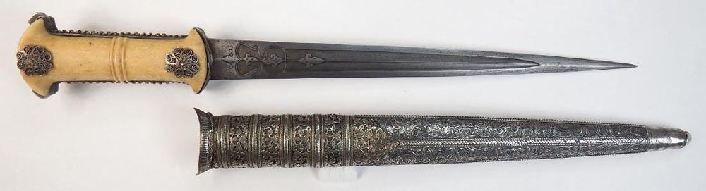Lot 297: AN OTTOMAN KAMA DAGGER