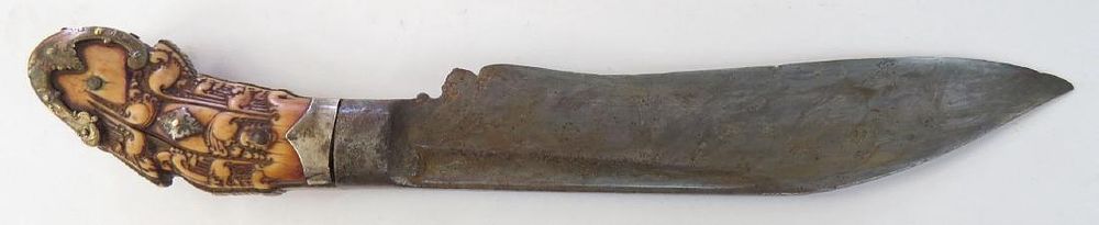 Lot 316: A SINHALESE PIHA KAETTA DAGGER