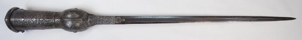 Lot 321: A FINE SOUTH INDIAN PATA SWORD