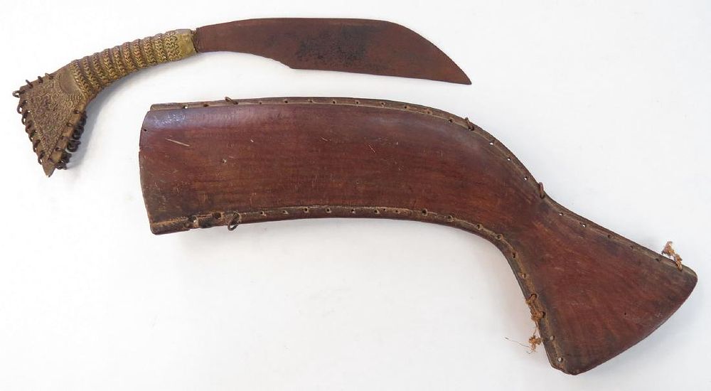 Lot 322: A PHILIPPINES KNIFE