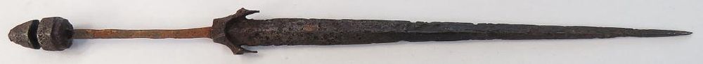 Lot 326: A MEDIEVAL DAGGER