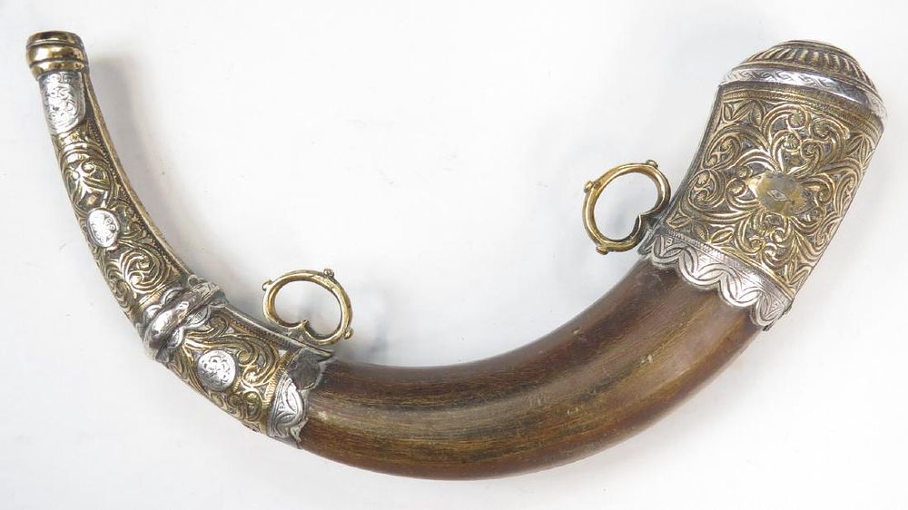 Lot 336: A MOROCCAN POWDERHORN