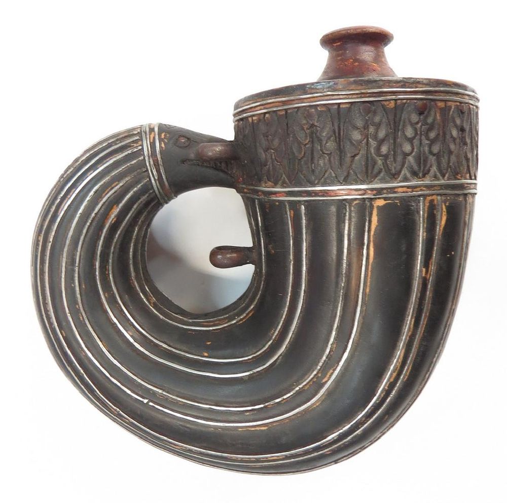 Lot 359: AN INDIAN BARUTDAN POWDERHORN