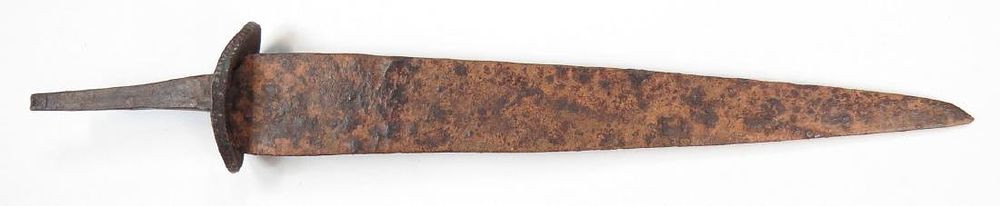 Lot 374: A RARE MEDIEVAL DAGGER