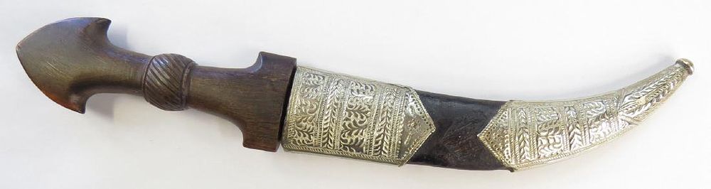 Lot 390: AN IRAQI DAGGER