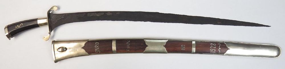 Lot 422: A JAVANESE PALACE GUARD PEDANG SWORD