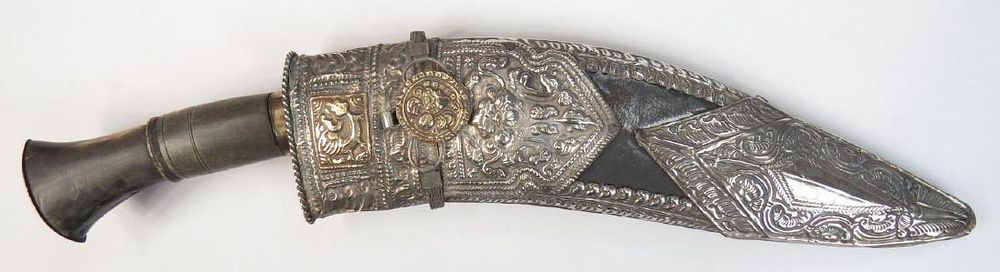 Lot 424: A FINE KOTHIMORA KUKRIE DAGGER