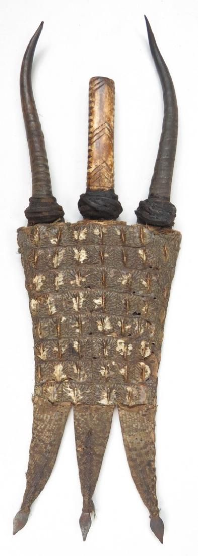 Lot 427: A SUDANESE TRIPLE DAGGER