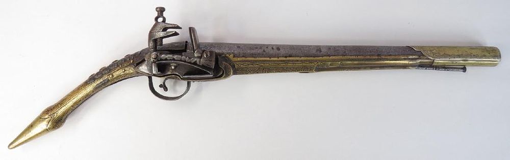 Lot 433: AN ALBANIAN MIQUELET PISTOL