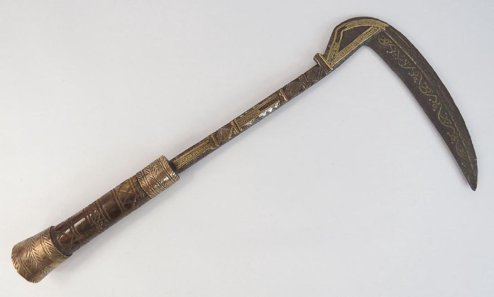 Lot 442: AN AFGHAN LOHAR BATTLE PICK