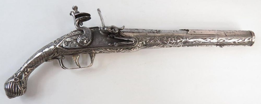 Lot 446: A GREEK KOMPOURA FLINTLOCK PISTOL