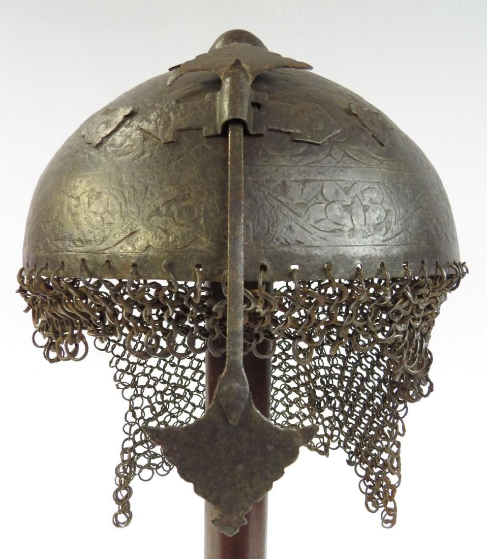 Lot 462: AN INDIAN TOP HELMET