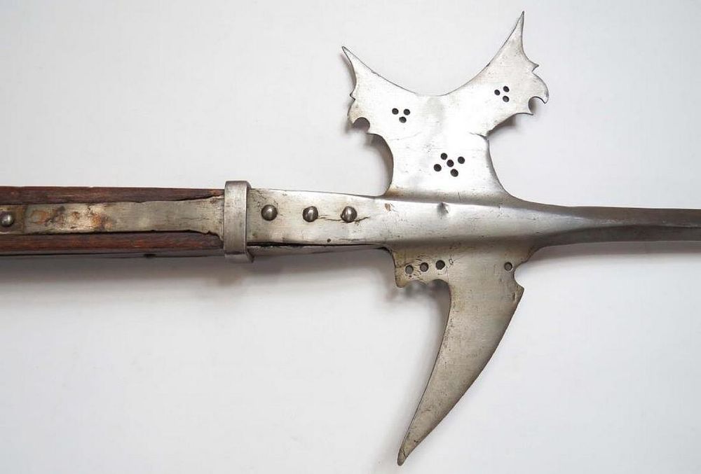 Lot 467: A SWISS HALBERD