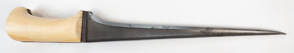 Lot 471: A PERSIAN PESH QABZ DAGGER