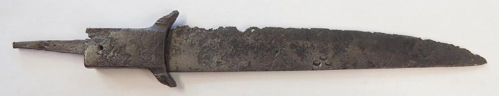 Lot 482: A MEDIEVAL DAGGER