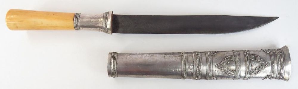 Lot 498: A BURMESE DHA DAGGER