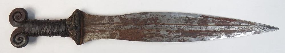 Lot 500: AN AFRICAN DAGGER