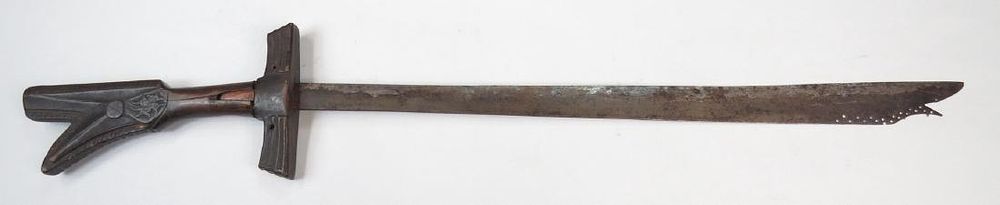 Lot 513: A MORO KAMPILAN SWORD