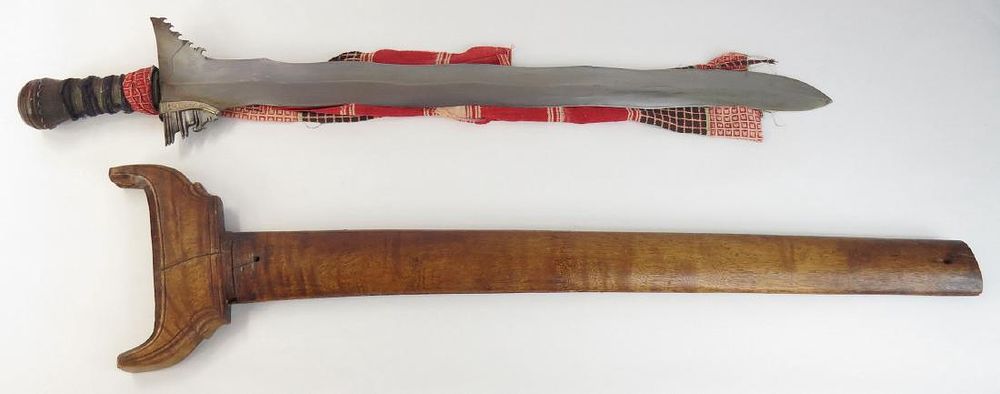 Lot 516: A MORO KRIS SWORD