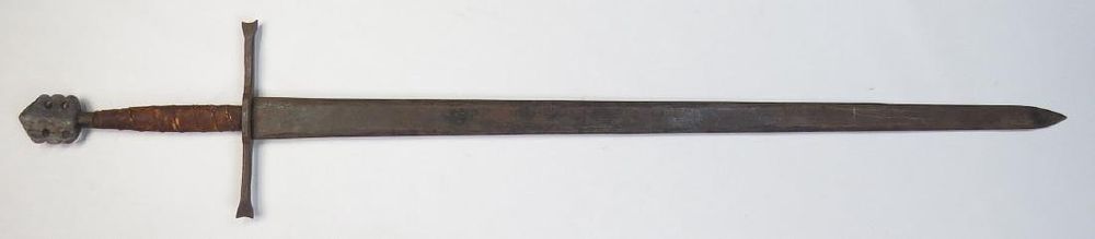 Lot 523: A VICTORIAN ERA KNIGHTLY SWORD