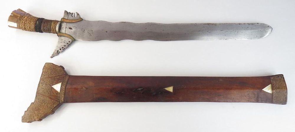 Lot 527: A MORO KRIS SWORD