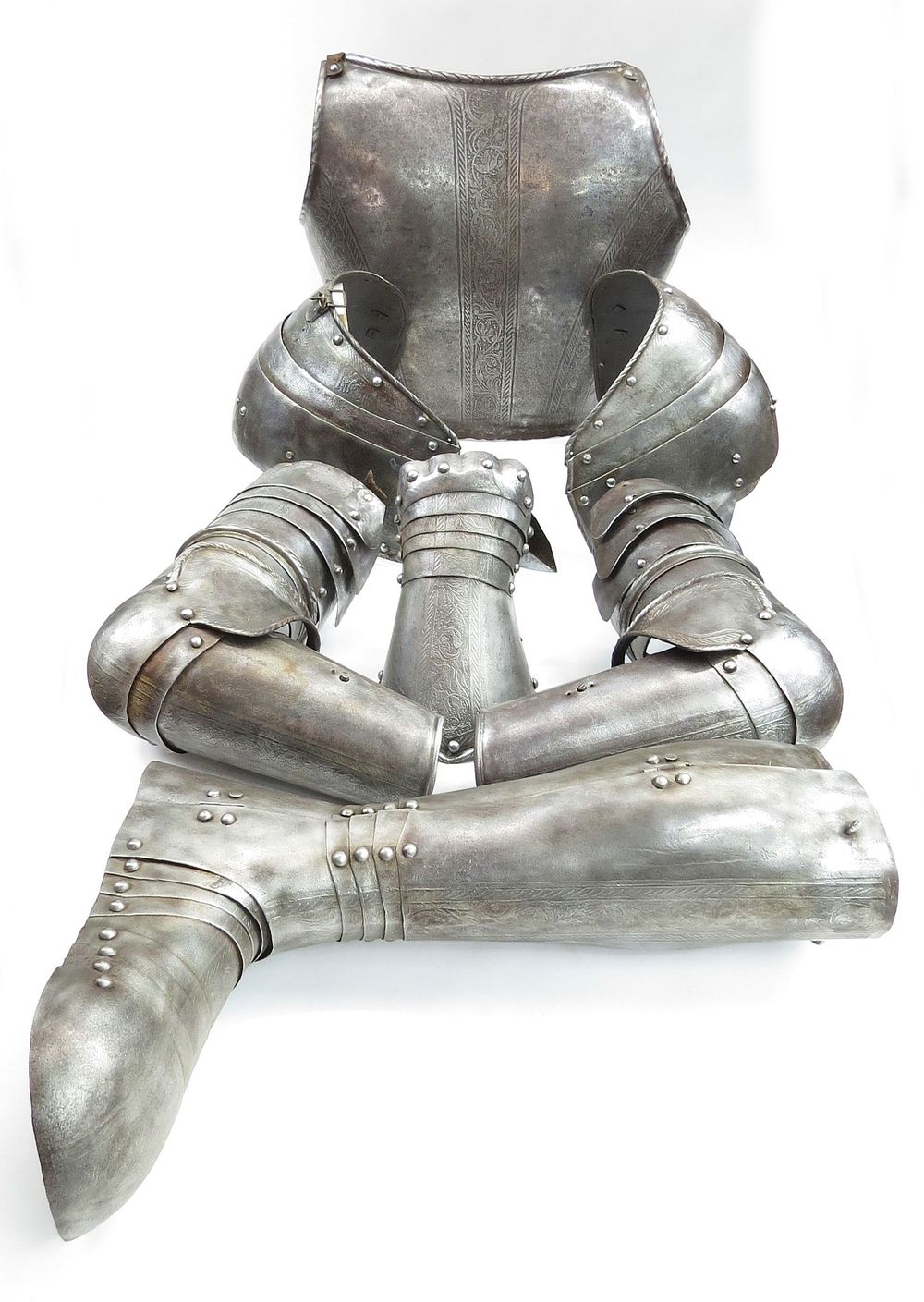 Lot 204: SEVEN 16TH CENTURY ITALIAN ARMOR ELEMENTS